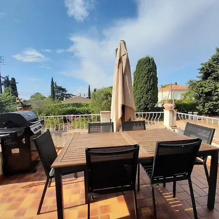 Holiday home Maison Familliale, Vaste Jardin Proche Et Centre