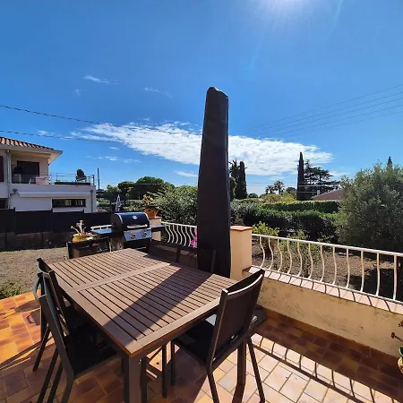 Holiday home Maison Familliale, Vaste Jardin Proche Et Centre
