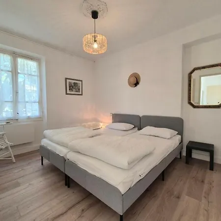 Maison Familliale, Vaste Jardin Proche Et Centre Holiday home